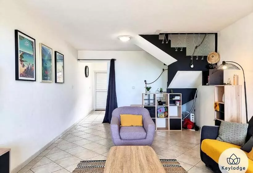 Kaz Luma   Joliment Décorée   Le Tampon