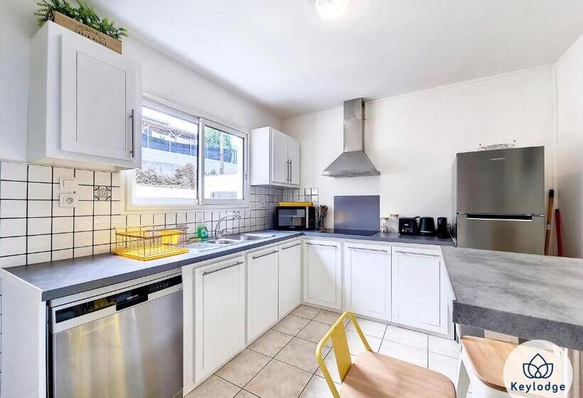 Kaz Luma Joliment Décorée Le Tampon