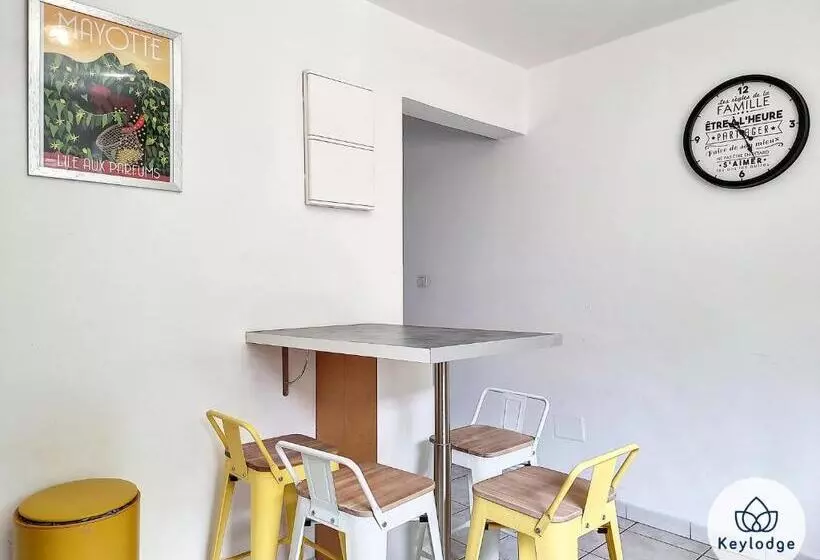 Kaz Luma   Joliment Décorée   Le Tampon