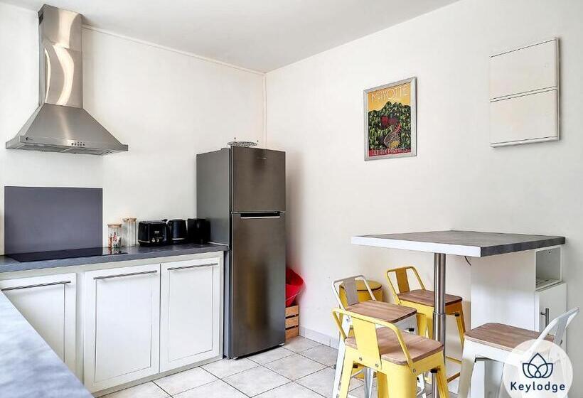 Kaz Luma Joliment Décorée Le Tampon