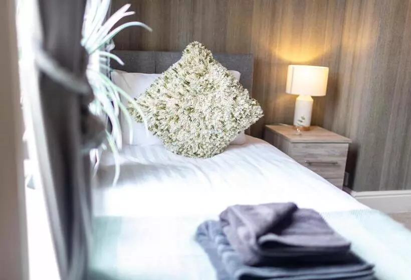 Logan House, Modern And Spacious Townhouse Close To City Centre