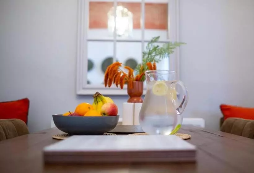 Logan House, Modern And Spacious Townhouse Close To City Centre