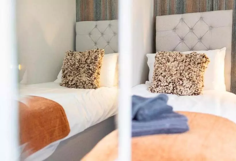 Logan House, Modern And Spacious Townhouse Close To City Centre