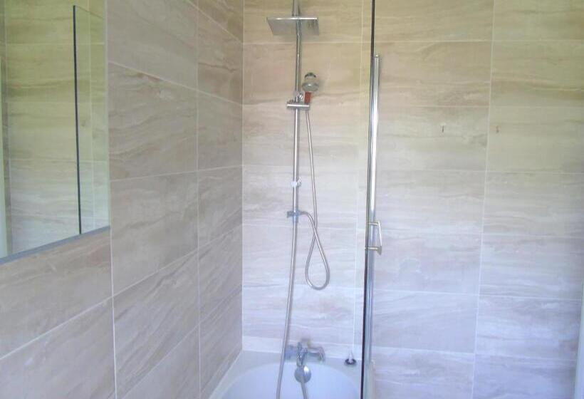 Modern 2 Bedroom Flat Near Chelsea