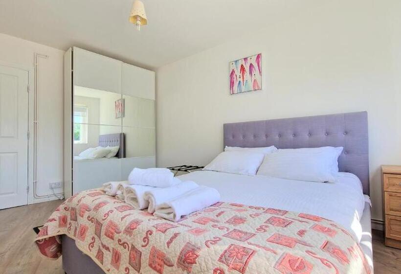 Modern 2 Bedroom Flat Near Chelsea