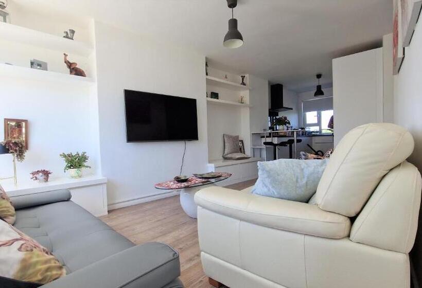 Modern 2 Bedroom Flat Near Chelsea