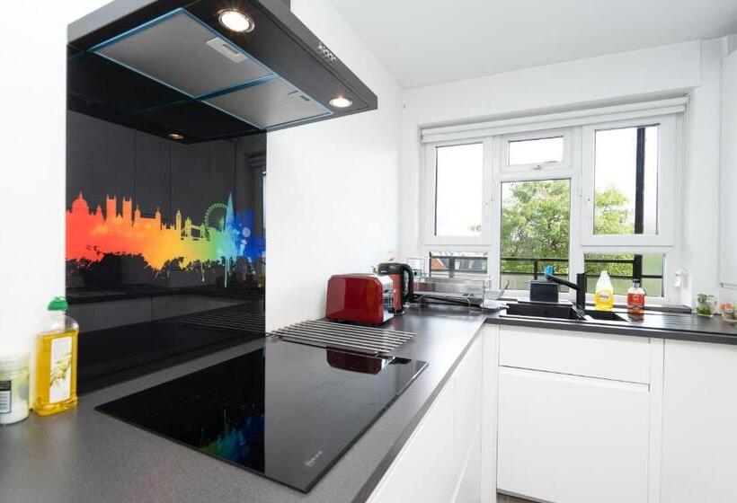 Modern 2 Bedroom Flat Near Chelsea