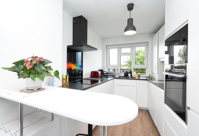 Modern 2 Bedroom Flat Near Chelsea
