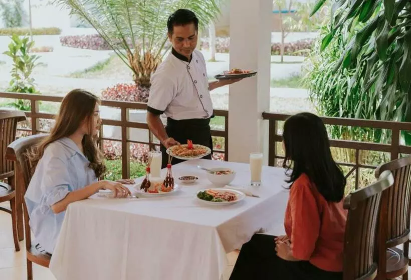 Nirvana Hotel Resort Tetebatu