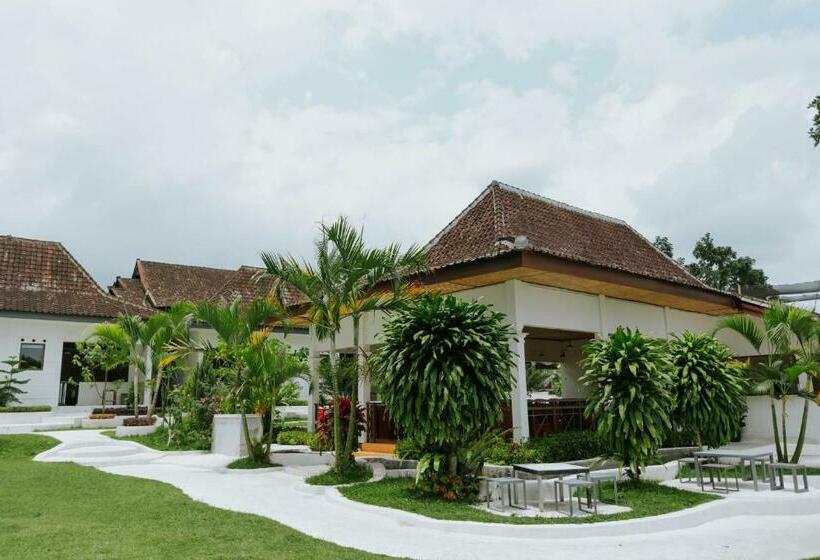 Nirvana Hotel Resort Tetebatu