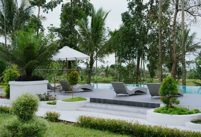 Nirvana Hotel Resort Tetebatu