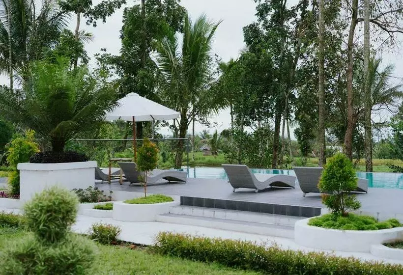 Nirvana Hotel Resort Tetebatu
