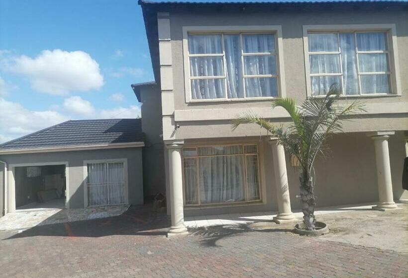 ペンション Tushiya Guest Lodge Witbank