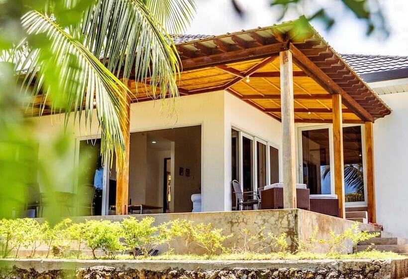 استراحتگاه The Gabayan Riviera