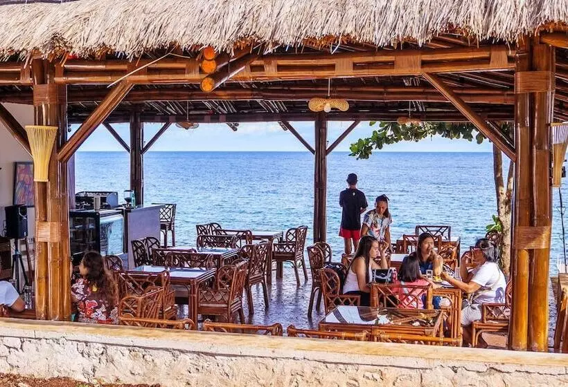 استراحتگاه The Gabayan Riviera