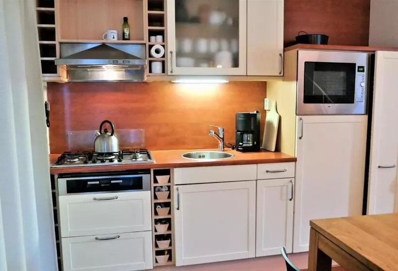 Strandgeluk, Joost De Moorstraat 6