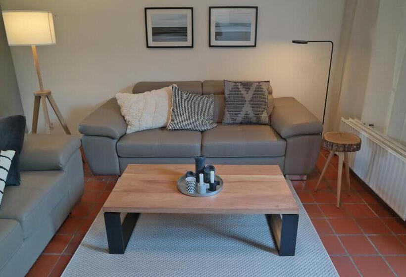 Strandgeluk, Joost De Moorstraat 6