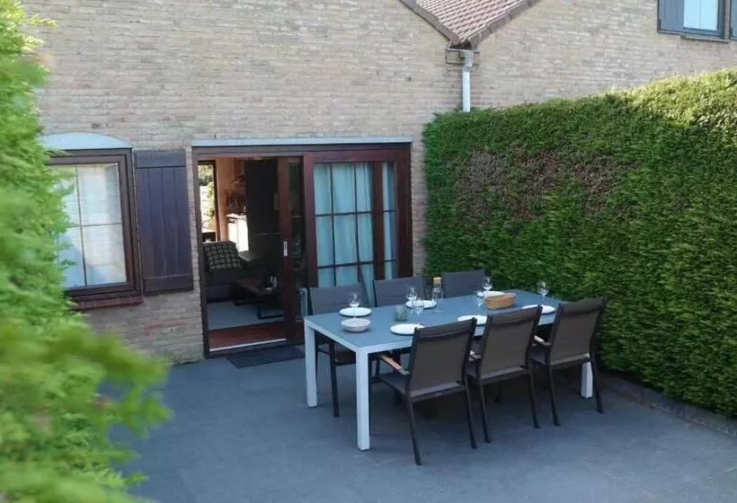 Strandgeluk, Joost De Moorstraat 6