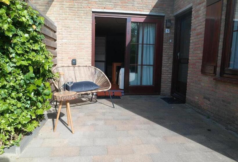 Strandgeluk, Joost De Moorstraat 6