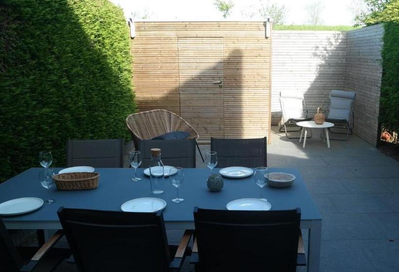 Strandgeluk, Joost De Moorstraat 6