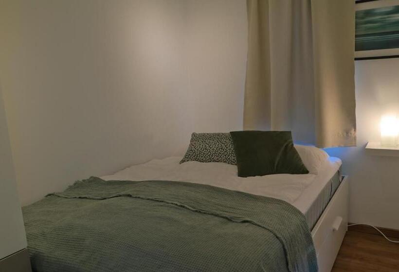 Strandgeluk, Joost De Moorstraat 6