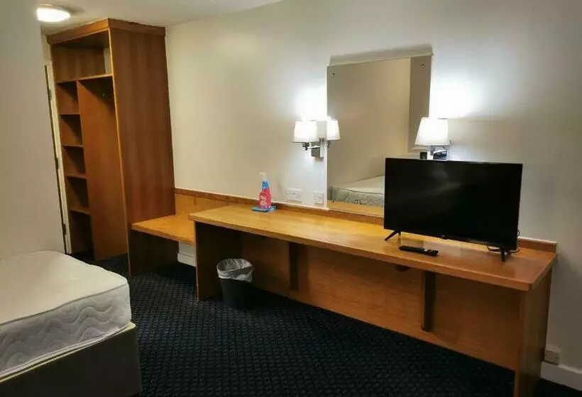 Thurrock Hotel M25 Services