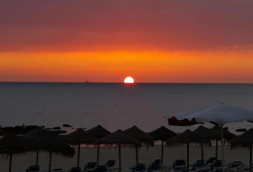 El Velero En La Playa Victoria Grupo Ac Gestion