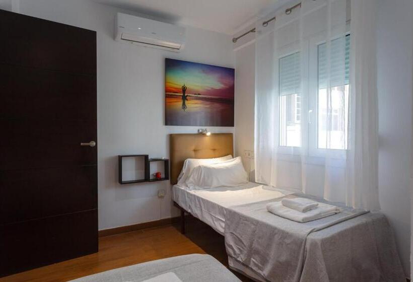 El Velero En La Playa Victoria Grupo Ac Gestion