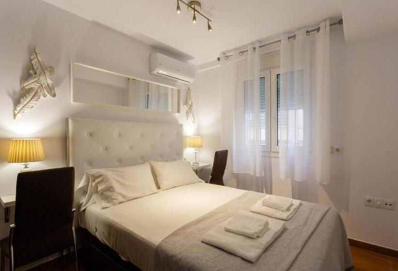 El Velero En La Playa Victoria Grupo Ac Gestion