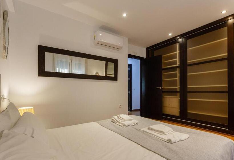 El Velero En La Playa Victoria Grupo Ac Gestion