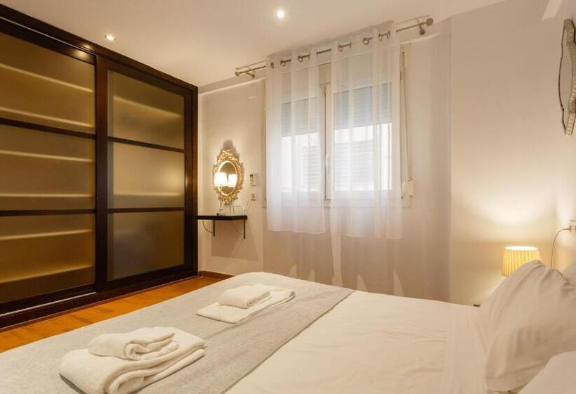 El Velero En La Playa Victoria Grupo Ac Gestion