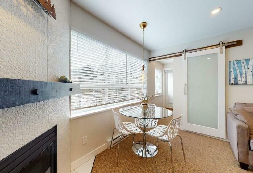 هتل Market Place Lodge 249