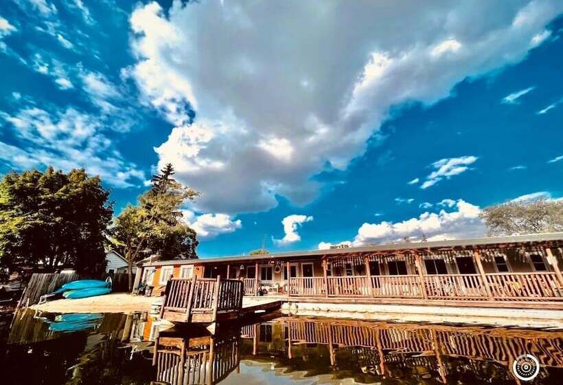 Отель Olde Mill Inn Of Clarkston