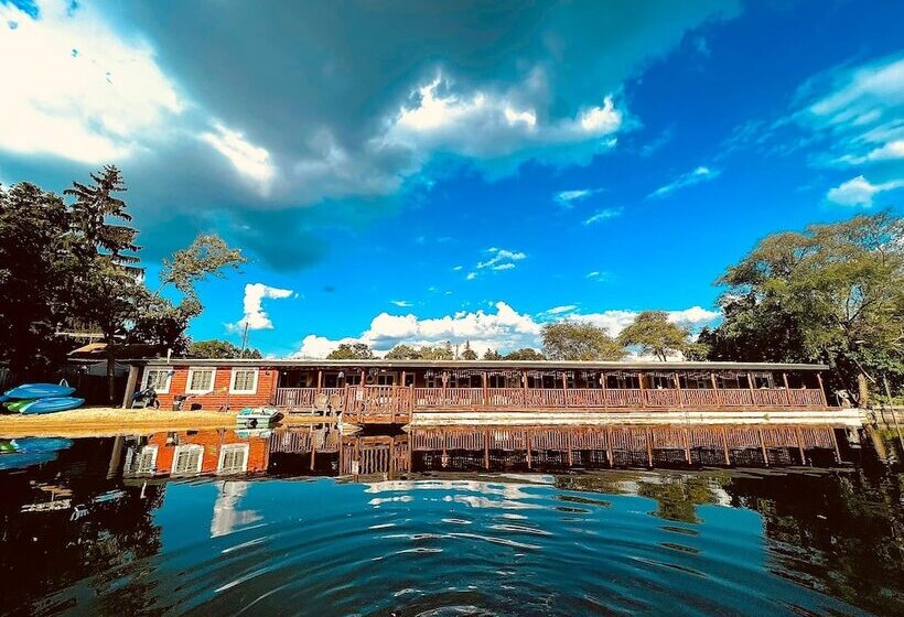 Отель Olde Mill Inn Of Clarkston