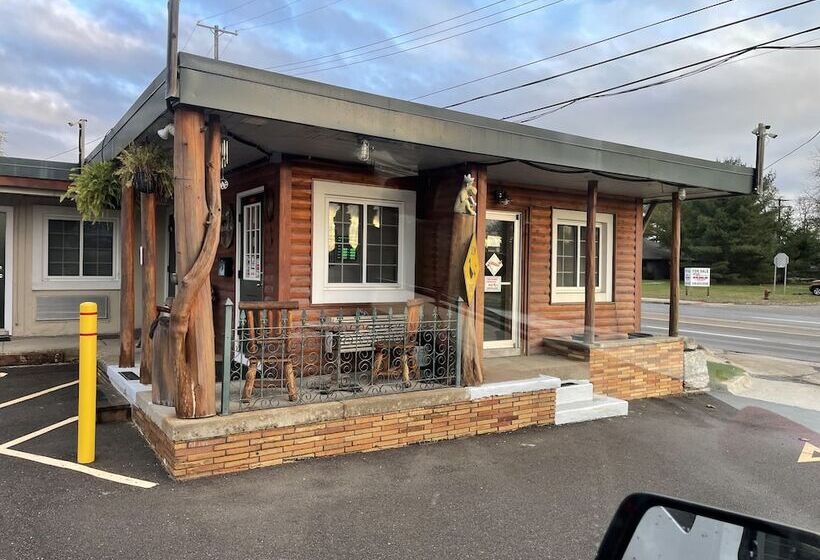 Отель Olde Mill Inn Of Clarkston