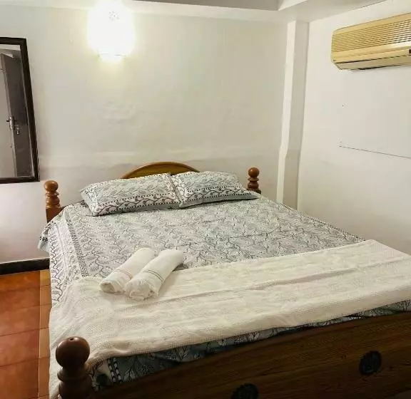 پانسیون La Ruelle Guest House