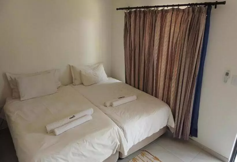 پانسیون The Farmhouse Boutique Guesthouse And Beergarden Cc