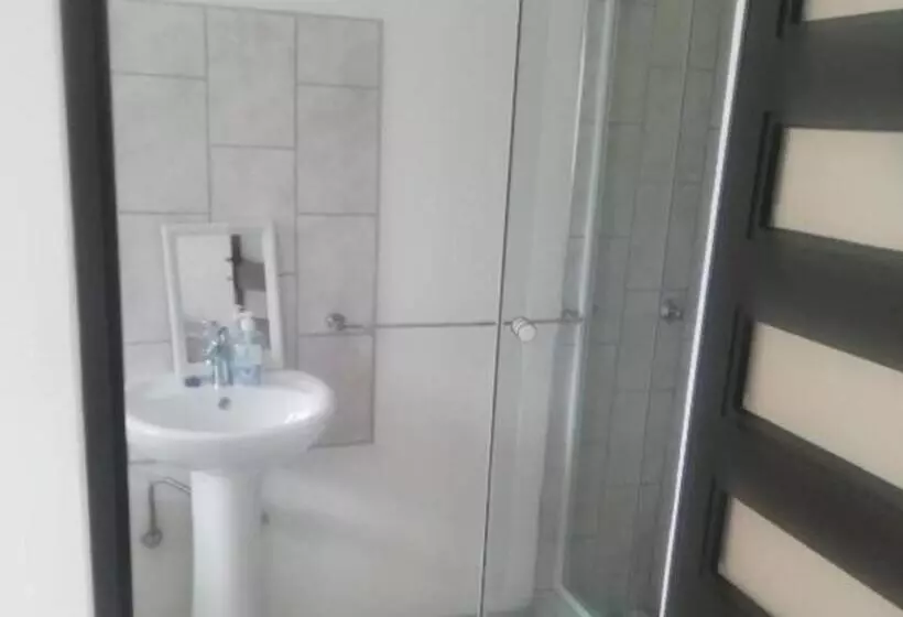 پانسیون The Farmhouse Boutique Guesthouse And Beergarden Cc