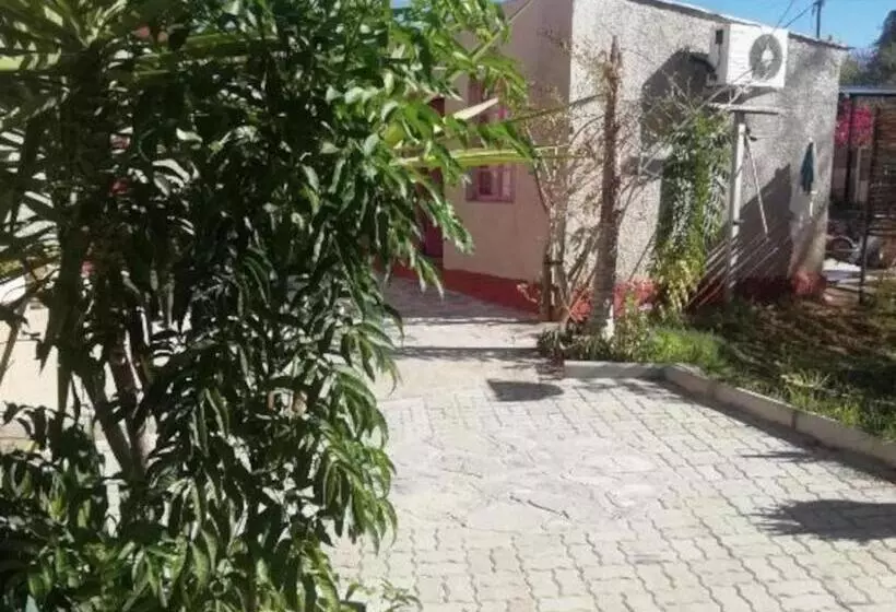 پانسیون The Farmhouse Boutique Guesthouse And Beergarden Cc