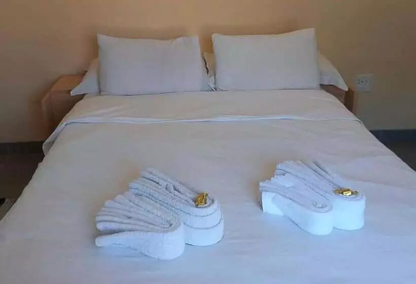 پانسیون The Farmhouse Boutique Guesthouse And Beergarden Cc