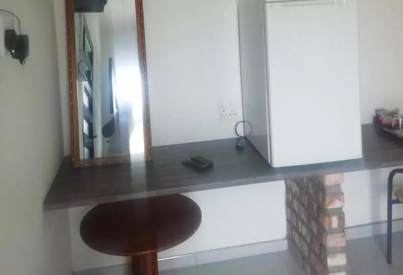 پانسیون The Farmhouse Boutique Guesthouse And Beergarden Cc