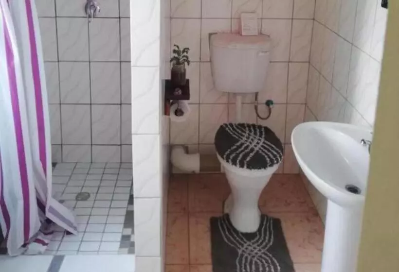 پانسیون The Farmhouse Boutique Guesthouse And Beergarden Cc