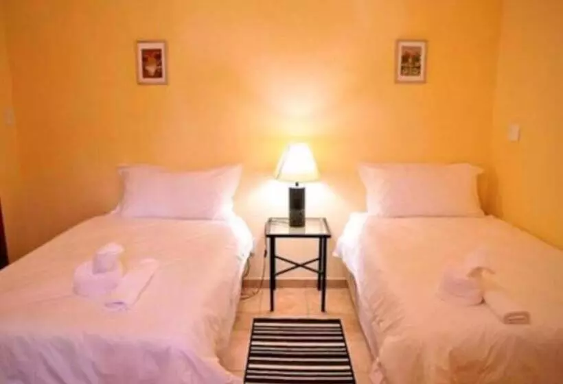 پانسیون The Farmhouse Boutique Guesthouse And Beergarden Cc