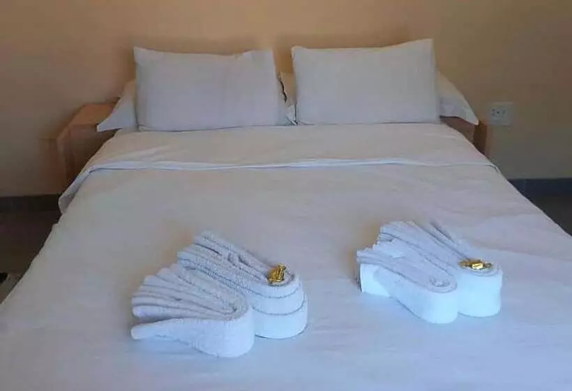 پانسیون The Farmhouse Boutique Guesthouse And Beergarden Cc