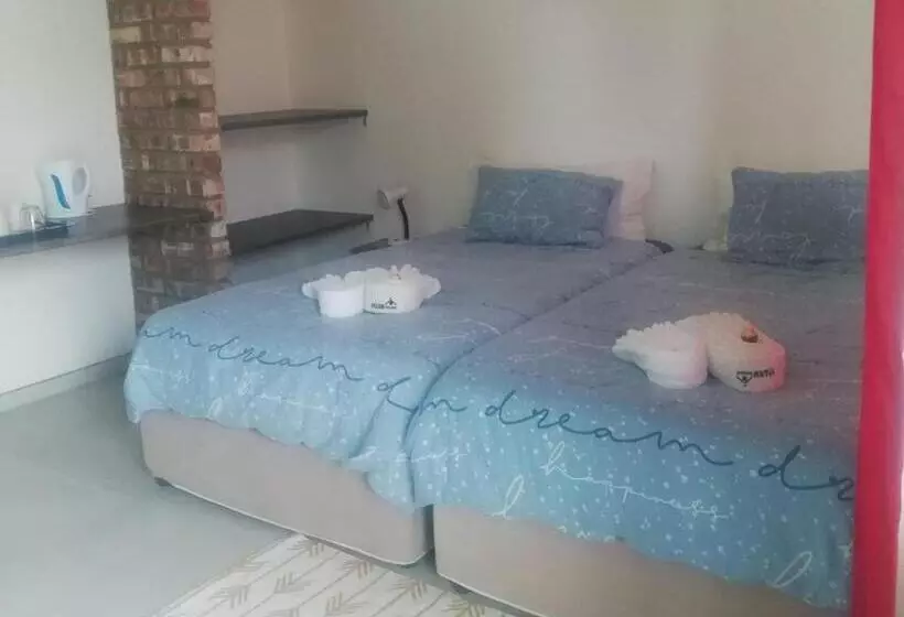 پانسیون The Farmhouse Boutique Guesthouse And Beergarden Cc