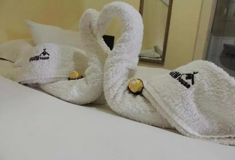 پانسیون The Farmhouse Boutique Guesthouse And Beergarden Cc