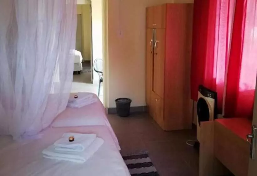 پانسیون The Farmhouse Boutique Guesthouse And Beergarden Cc