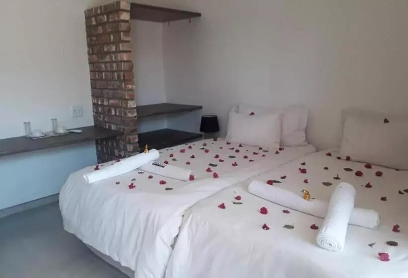 پانسیون The Farmhouse Boutique Guesthouse And Beergarden Cc