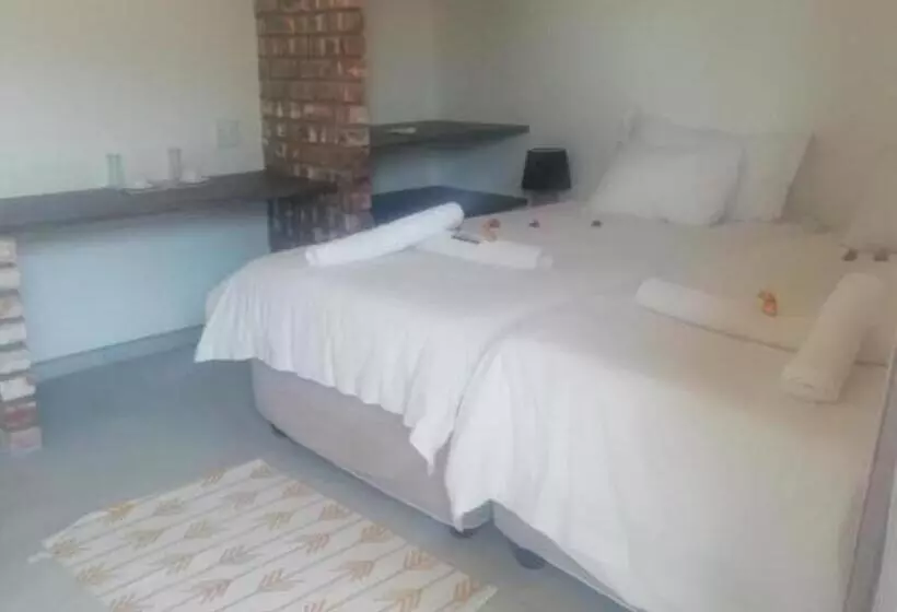 پانسیون The Farmhouse Boutique Guesthouse And Beergarden Cc