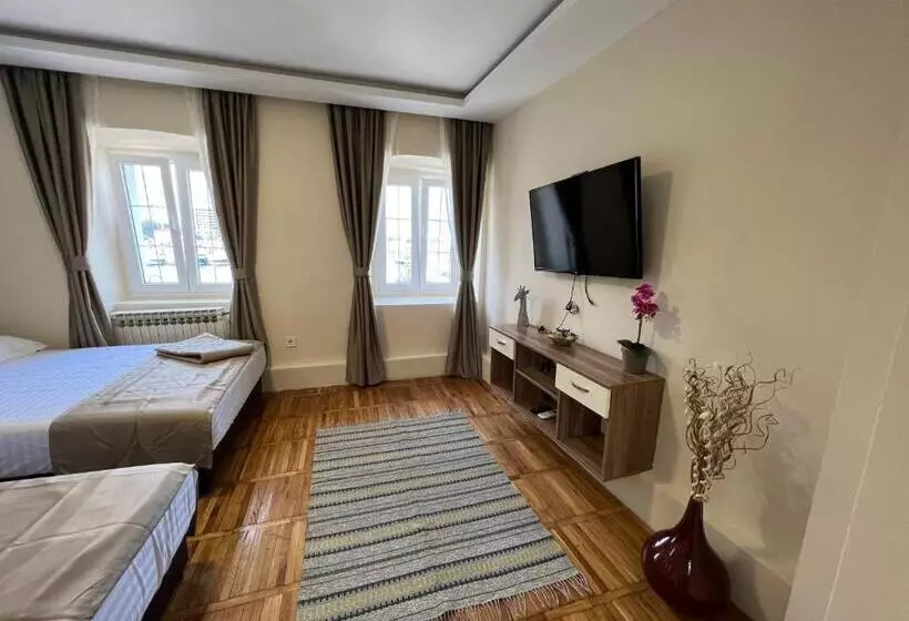 Regina Apartments